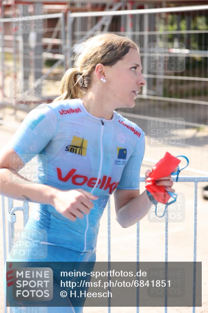 25.08.2024 - Elbe Triathlon Hamburg H.Heesch http://msf.ph/oto/6841851 25.08.2024 14:36:26 Schwimmen  meine-sportfotos.de