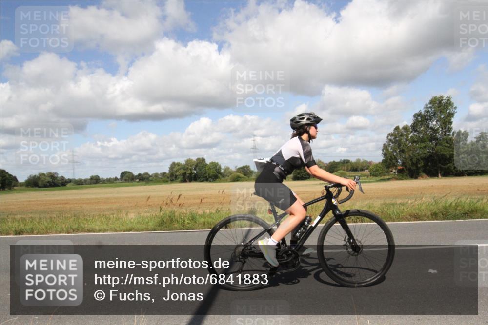 25.08.2024 - Elbe Triathlon Hamburg Fuchs,  Jonas http://msf.ph/oto/6841883 25.08.2024 11:23:59 Radfahren 1709, 1635 meine-sportfotos.de