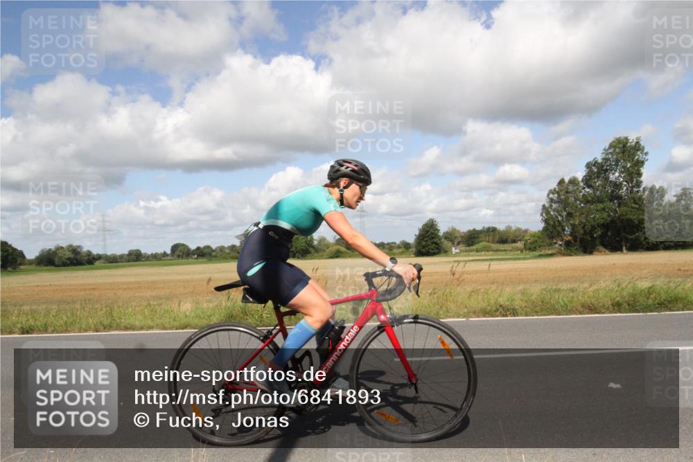 25.08.2024 - Elbe Triathlon Hamburg Fuchs,  Jonas http://msf.ph/oto/6841893 25.08.2024 11:24:05 Radfahren 1709, 1635, 1494 meine-sportfotos.de
