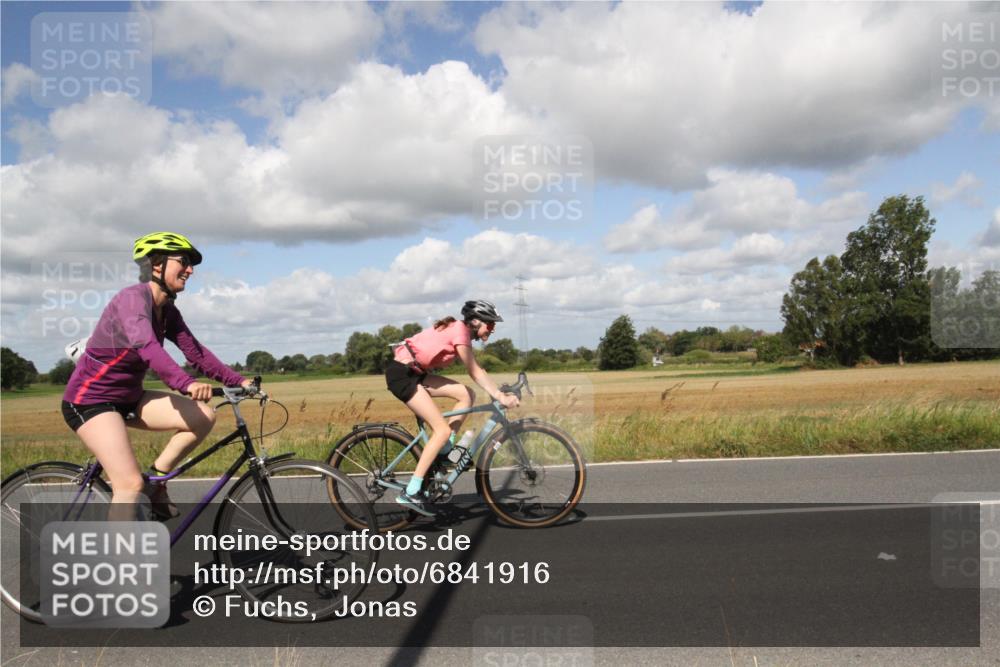 25.08.2024 - Elbe Triathlon Hamburg Fuchs,  Jonas http://msf.ph/oto/6841916 25.08.2024 11:24:25 Radfahren 1657, 1621, 1660, 1511, 1659 meine-sportfotos.de