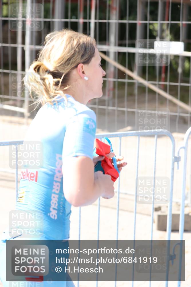 25.08.2024 - Elbe Triathlon Hamburg H.Heesch http://msf.ph/oto/6841919 25.08.2024 14:36:27 Schwimmen  meine-sportfotos.de