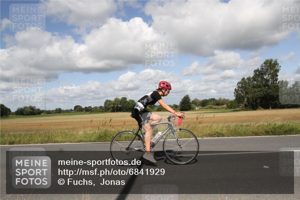 25.08.2024 - Elbe Triathlon Hamburg Fuchs,  Jonas http://msf.ph/oto/6841929 25.08.2024 11:24:28 Radfahren 1657, 1621, 1660, 1511, 1659 meine-sportfotos.de