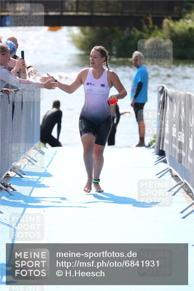 25.08.2024 - Elbe Triathlon Hamburg H.Heesch http://msf.ph/oto/6841931 25.08.2024 14:36:51 Schwimmen  meine-sportfotos.de