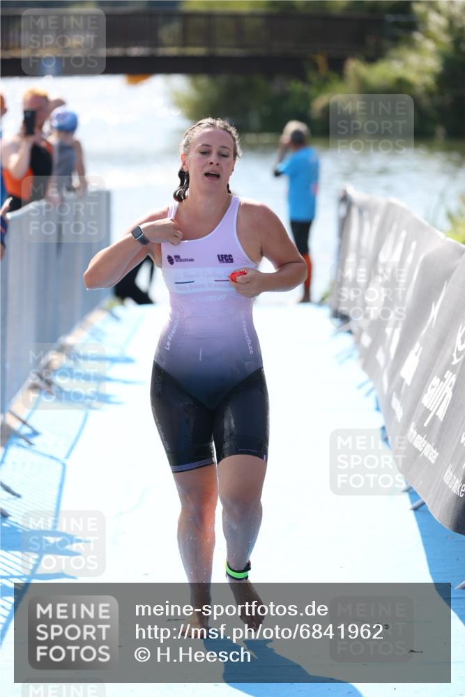 25.08.2024 - Elbe Triathlon Hamburg H.Heesch http://msf.ph/oto/6841962 25.08.2024 14:36:54 Schwimmen  meine-sportfotos.de