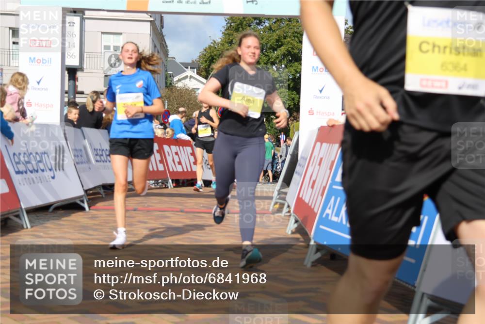 25.08.2024 - 20. Blankeneser Heldenlauf Strokosch-Dieckow http://msf.ph/oto/6841968 25.08.2024 10:31:16 Ziel 6271, 6290, 6364, 6400, 6401 meine-sportfotos.de