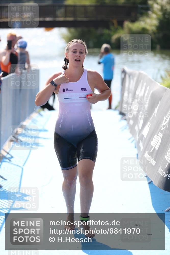 25.08.2024 - Elbe Triathlon Hamburg H.Heesch http://msf.ph/oto/6841970 25.08.2024 14:36:54 Schwimmen  meine-sportfotos.de