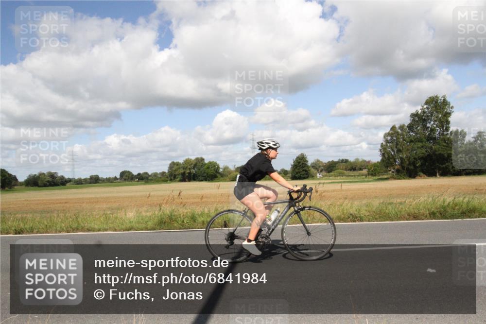 25.08.2024 - Elbe Triathlon Hamburg Fuchs,  Jonas http://msf.ph/oto/6841984 25.08.2024 11:25:50 Radfahren 1616, 1634, 1651 meine-sportfotos.de