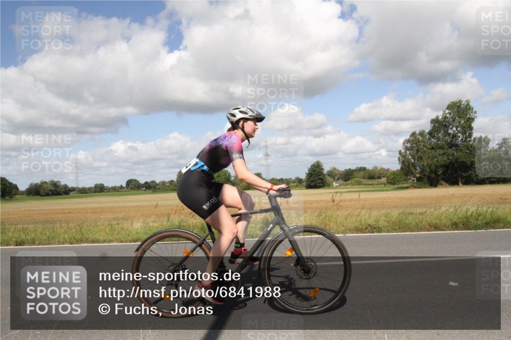 25.08.2024 - Elbe Triathlon Hamburg Fuchs,  Jonas http://msf.ph/oto/6841988 25.08.2024 11:25:52 Radfahren 1616, 1634, 1651 meine-sportfotos.de