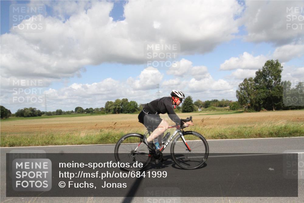 25.08.2024 - Elbe Triathlon Hamburg Fuchs,  Jonas http://msf.ph/oto/6841999 25.08.2024 11:26:32 Radfahren 1700 meine-sportfotos.de