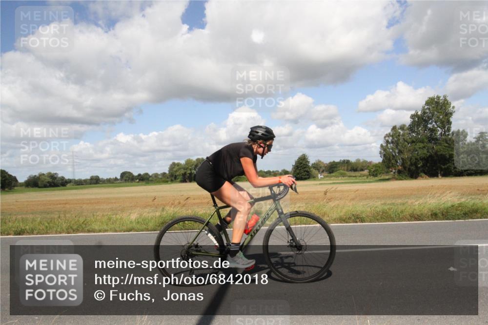 25.08.2024 - Elbe Triathlon Hamburg Fuchs,  Jonas http://msf.ph/oto/6842018 25.08.2024 11:26:41 Radfahren 1627, 1681 meine-sportfotos.de