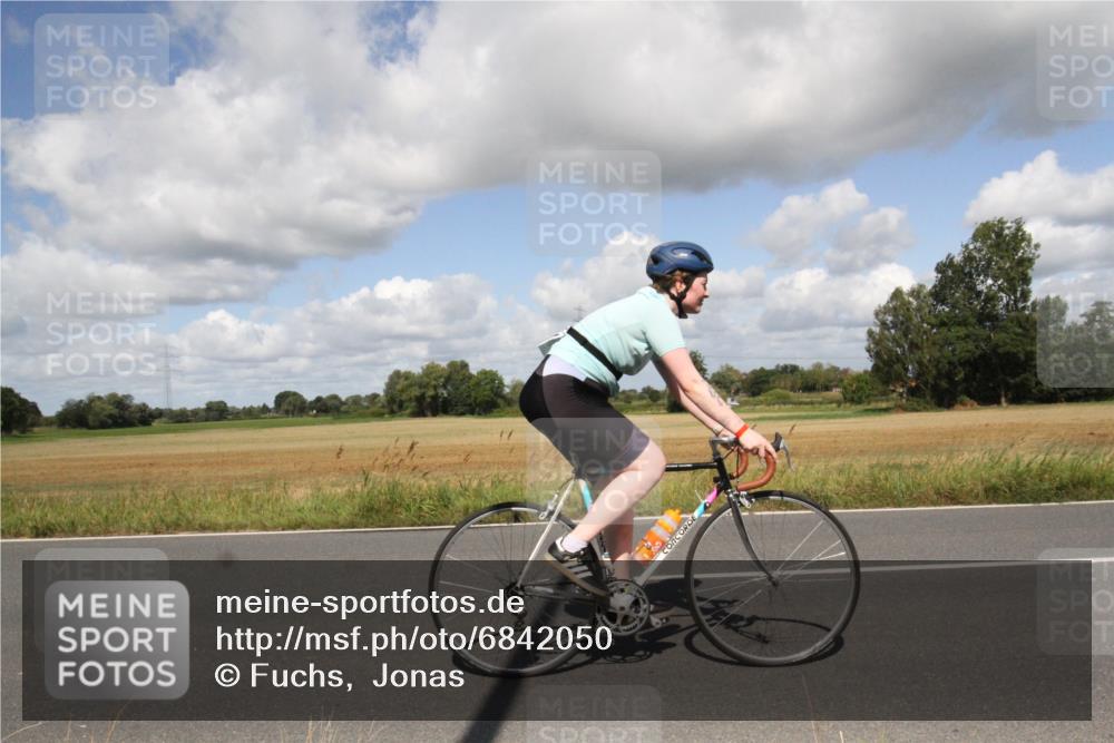 25.08.2024 - Elbe Triathlon Hamburg Fuchs,  Jonas http://msf.ph/oto/6842050 25.08.2024 11:28:26 Radfahren 1641 meine-sportfotos.de