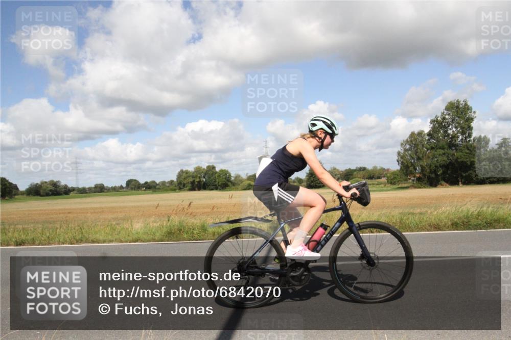 25.08.2024 - Elbe Triathlon Hamburg Fuchs,  Jonas http://msf.ph/oto/6842070 25.08.2024 11:29:47 Radfahren 1670 meine-sportfotos.de