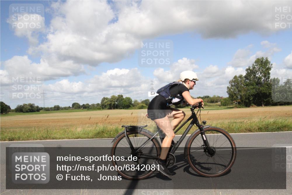 25.08.2024 - Elbe Triathlon Hamburg Fuchs,  Jonas http://msf.ph/oto/6842081 25.08.2024 11:29:53 Radfahren 1670, 1683, 1668 meine-sportfotos.de
