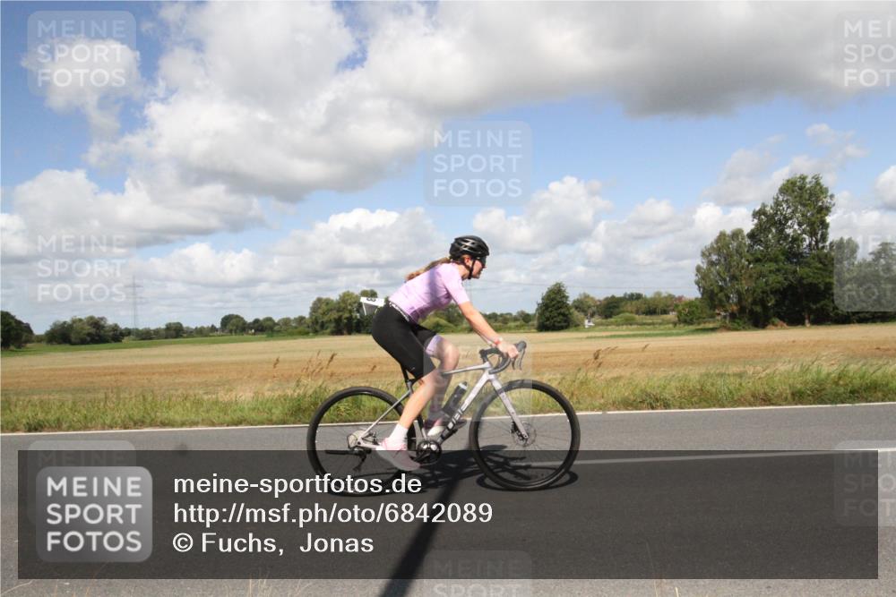 25.08.2024 - Elbe Triathlon Hamburg Fuchs,  Jonas http://msf.ph/oto/6842089 25.08.2024 11:29:57 Radfahren 1683, 1668 meine-sportfotos.de