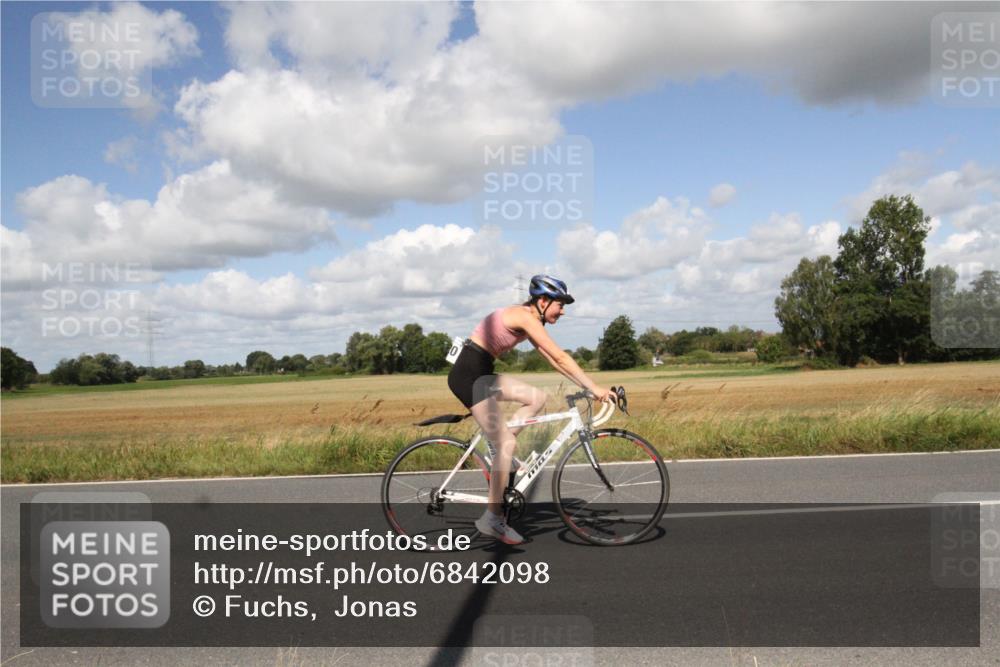 25.08.2024 - Elbe Triathlon Hamburg Fuchs,  Jonas http://msf.ph/oto/6842098 25.08.2024 11:30:40 Radfahren 1620 meine-sportfotos.de