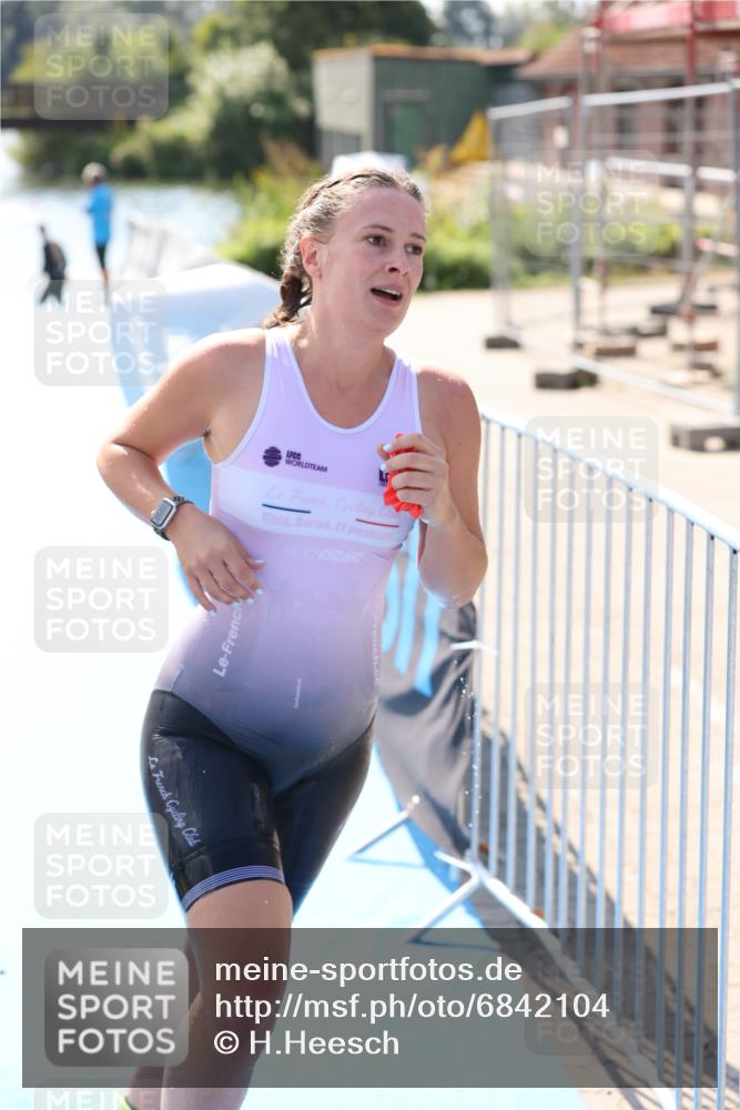 25.08.2024 - Elbe Triathlon Hamburg H.Heesch http://msf.ph/oto/6842104 25.08.2024 14:36:56 Schwimmen  meine-sportfotos.de