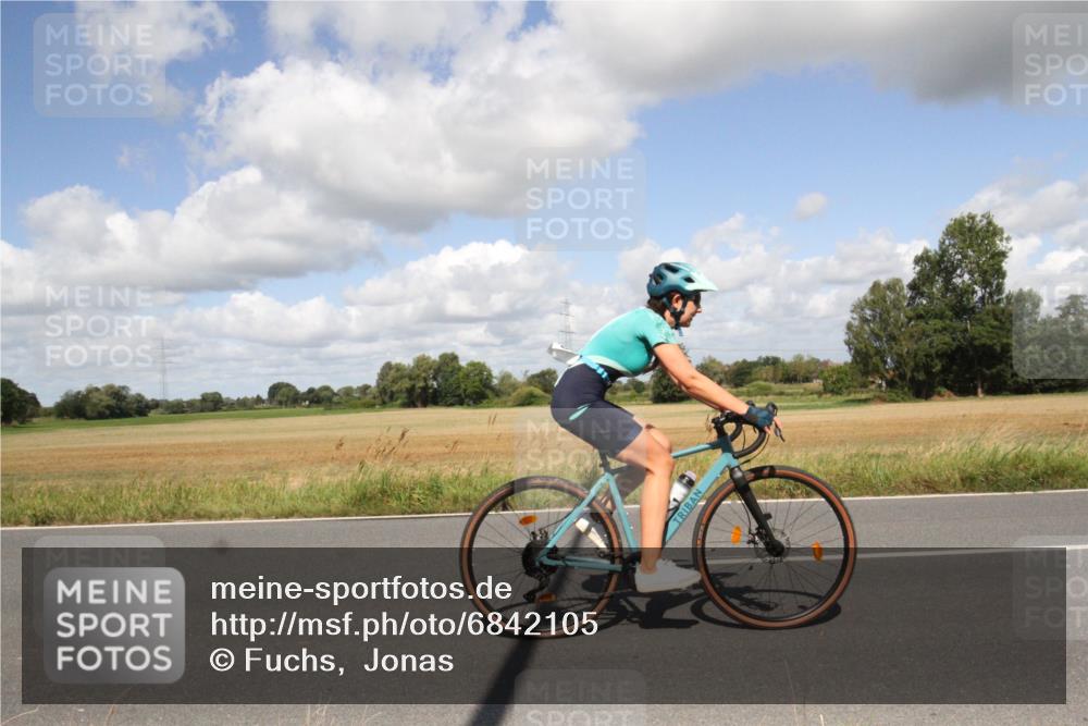 25.08.2024 - Elbe Triathlon Hamburg Fuchs,  Jonas http://msf.ph/oto/6842105 25.08.2024 11:30:55 Radfahren 1676 meine-sportfotos.de