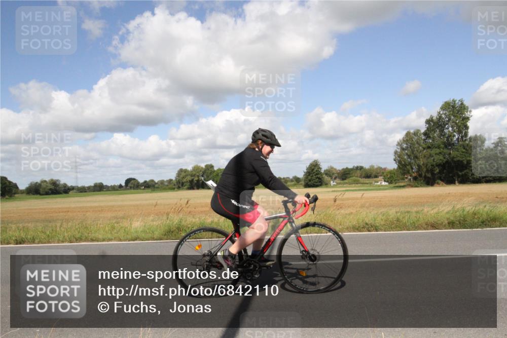 25.08.2024 - Elbe Triathlon Hamburg Fuchs,  Jonas http://msf.ph/oto/6842110 25.08.2024 11:31:35 Radfahren 1535 meine-sportfotos.de
