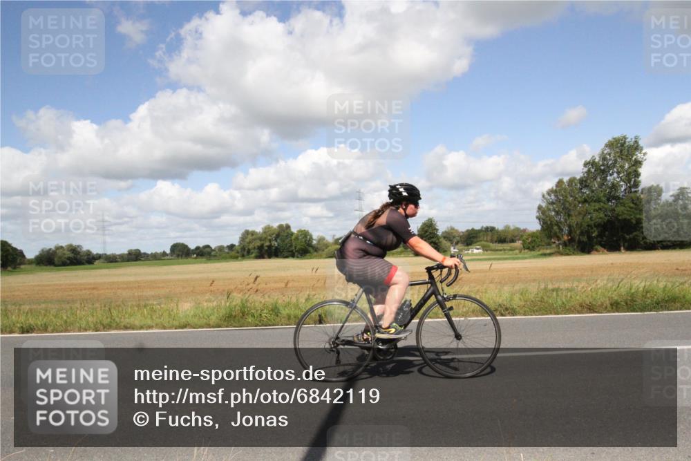 25.08.2024 - Elbe Triathlon Hamburg Fuchs,  Jonas http://msf.ph/oto/6842119 25.08.2024 11:31:45 Radfahren 1707 meine-sportfotos.de
