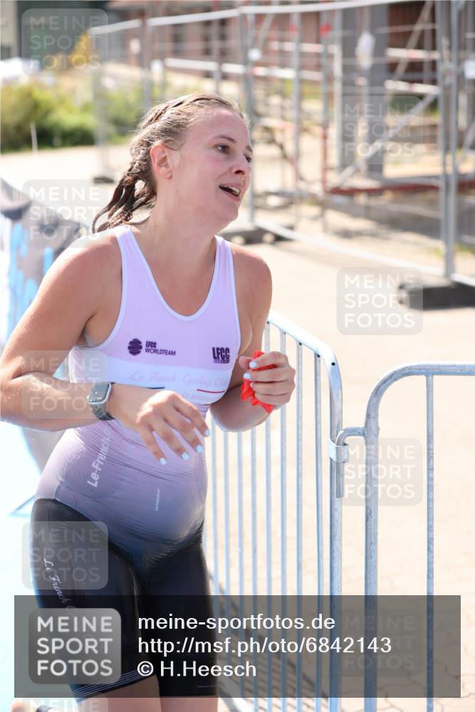 25.08.2024 - Elbe Triathlon Hamburg H.Heesch http://msf.ph/oto/6842143 25.08.2024 14:36:56 Schwimmen  meine-sportfotos.de