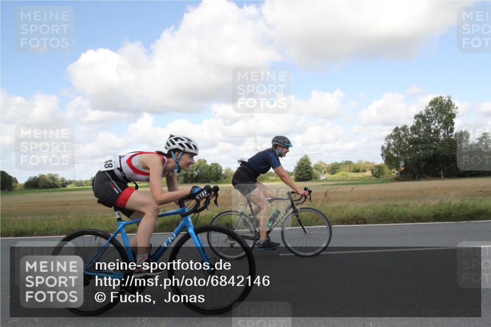 25.08.2024 - Elbe Triathlon Hamburg Fuchs,  Jonas http://msf.ph/oto/6842146 25.08.2024 11:34:25 Radfahren 1648, 1655 meine-sportfotos.de