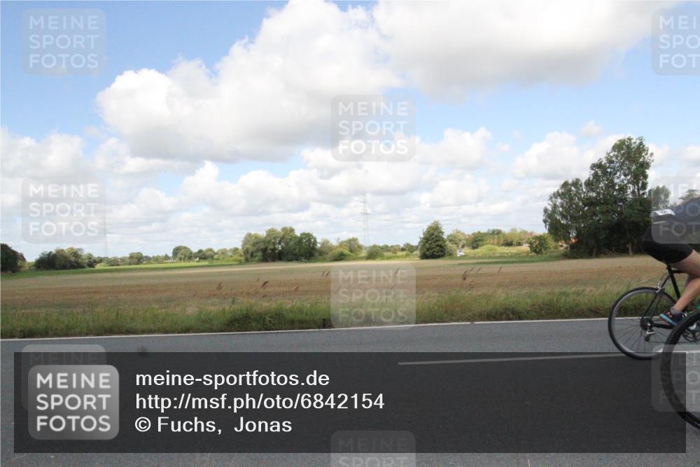 25.08.2024 - Elbe Triathlon Hamburg Fuchs,  Jonas http://msf.ph/oto/6842154 25.08.2024 11:34:25 Radfahren 1648, 1655 meine-sportfotos.de