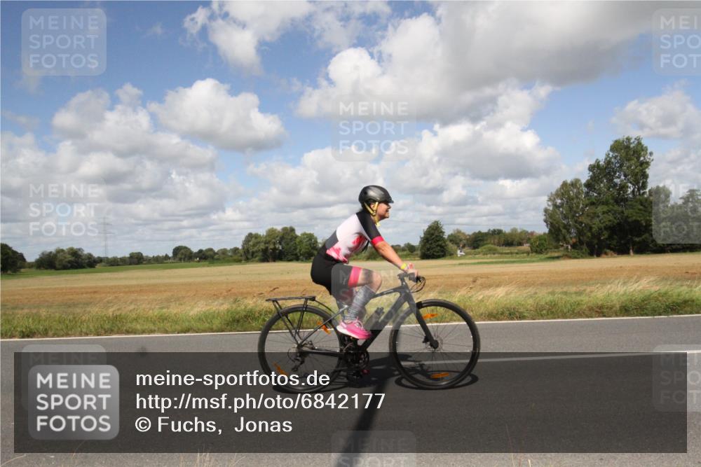 25.08.2024 - Elbe Triathlon Hamburg Fuchs,  Jonas http://msf.ph/oto/6842177 25.08.2024 11:37:45 Radfahren 1551 meine-sportfotos.de