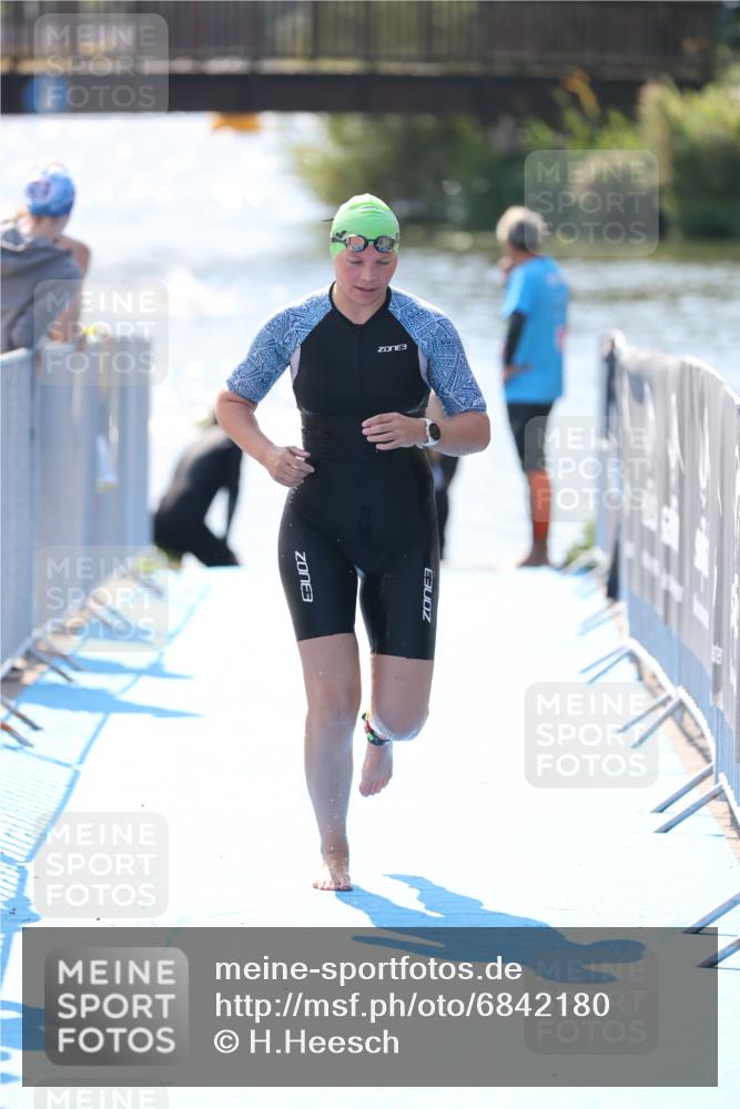 25.08.2024 - Elbe Triathlon Hamburg H.Heesch http://msf.ph/oto/6842180 25.08.2024 14:37:14 Schwimmen  meine-sportfotos.de