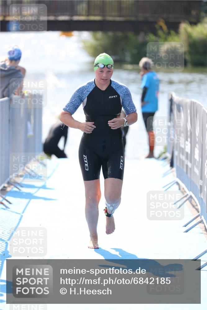 25.08.2024 - Elbe Triathlon Hamburg H.Heesch http://msf.ph/oto/6842185 25.08.2024 14:37:14 Schwimmen  meine-sportfotos.de