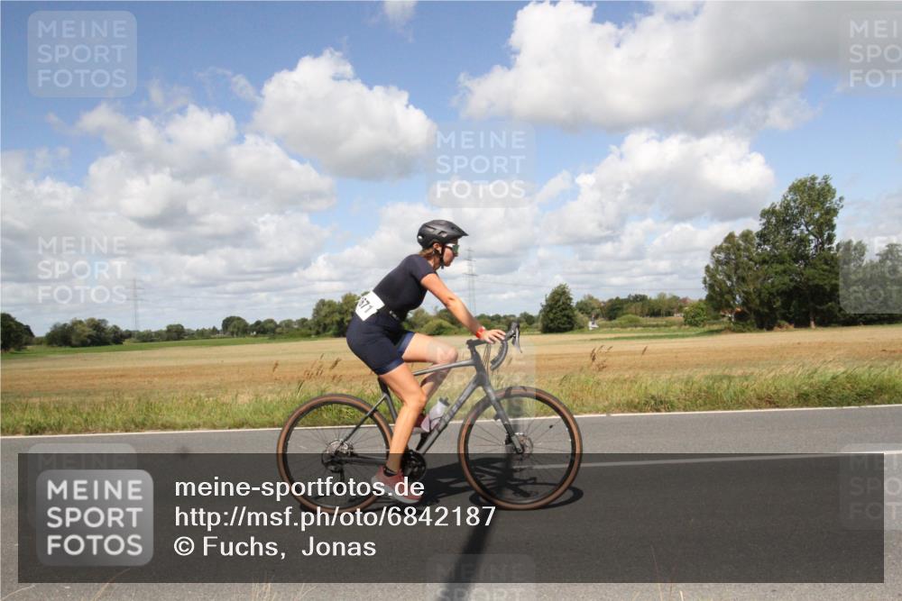 25.08.2024 - Elbe Triathlon Hamburg Fuchs,  Jonas http://msf.ph/oto/6842187 25.08.2024 11:38:52 Radfahren 1671 meine-sportfotos.de