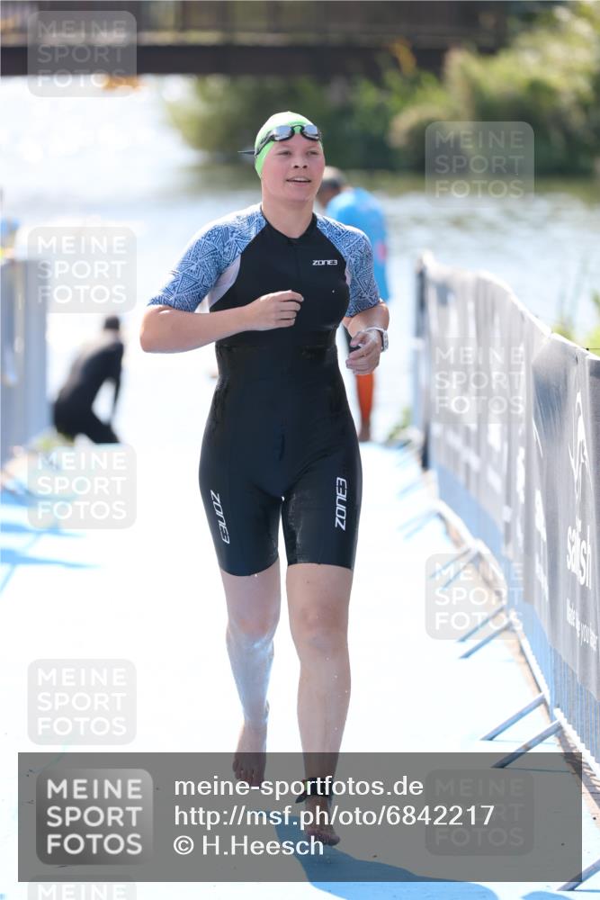 25.08.2024 - Elbe Triathlon Hamburg H.Heesch http://msf.ph/oto/6842217 25.08.2024 14:37:15 Schwimmen  meine-sportfotos.de