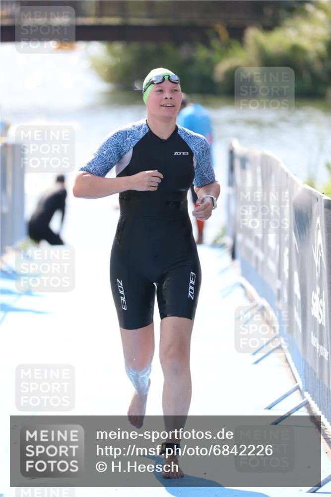 25.08.2024 - Elbe Triathlon Hamburg H.Heesch http://msf.ph/oto/6842226 25.08.2024 14:37:15 Schwimmen  meine-sportfotos.de