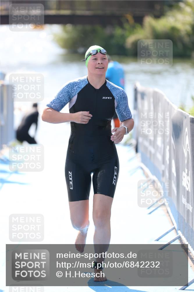 25.08.2024 - Elbe Triathlon Hamburg H.Heesch http://msf.ph/oto/6842232 25.08.2024 14:37:15 Schwimmen  meine-sportfotos.de