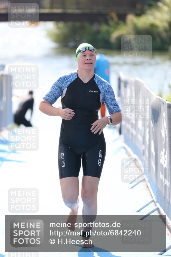 25.08.2024 - Elbe Triathlon Hamburg H.Heesch http://msf.ph/oto/6842240 25.08.2024 14:37:15 Schwimmen  meine-sportfotos.de