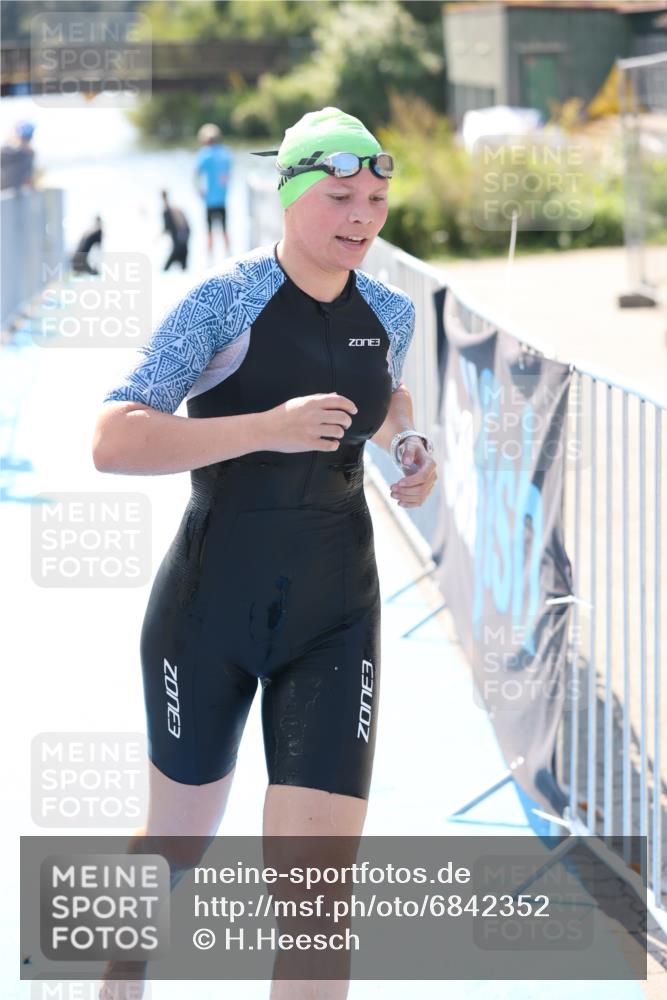 25.08.2024 - Elbe Triathlon Hamburg H.Heesch http://msf.ph/oto/6842352 25.08.2024 14:37:18 Schwimmen  meine-sportfotos.de