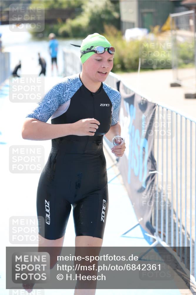 25.08.2024 - Elbe Triathlon Hamburg H.Heesch http://msf.ph/oto/6842361 25.08.2024 14:37:18 Schwimmen  meine-sportfotos.de