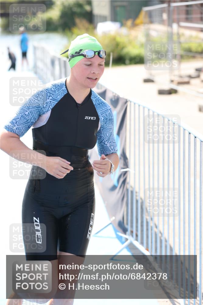 25.08.2024 - Elbe Triathlon Hamburg H.Heesch http://msf.ph/oto/6842378 25.08.2024 14:37:18 Schwimmen  meine-sportfotos.de