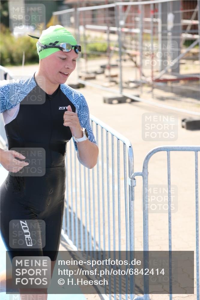 25.08.2024 - Elbe Triathlon Hamburg H.Heesch http://msf.ph/oto/6842414 25.08.2024 14:37:18 Schwimmen  meine-sportfotos.de