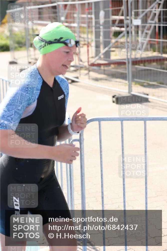 25.08.2024 - Elbe Triathlon Hamburg H.Heesch http://msf.ph/oto/6842437 25.08.2024 14:37:18 Schwimmen  meine-sportfotos.de