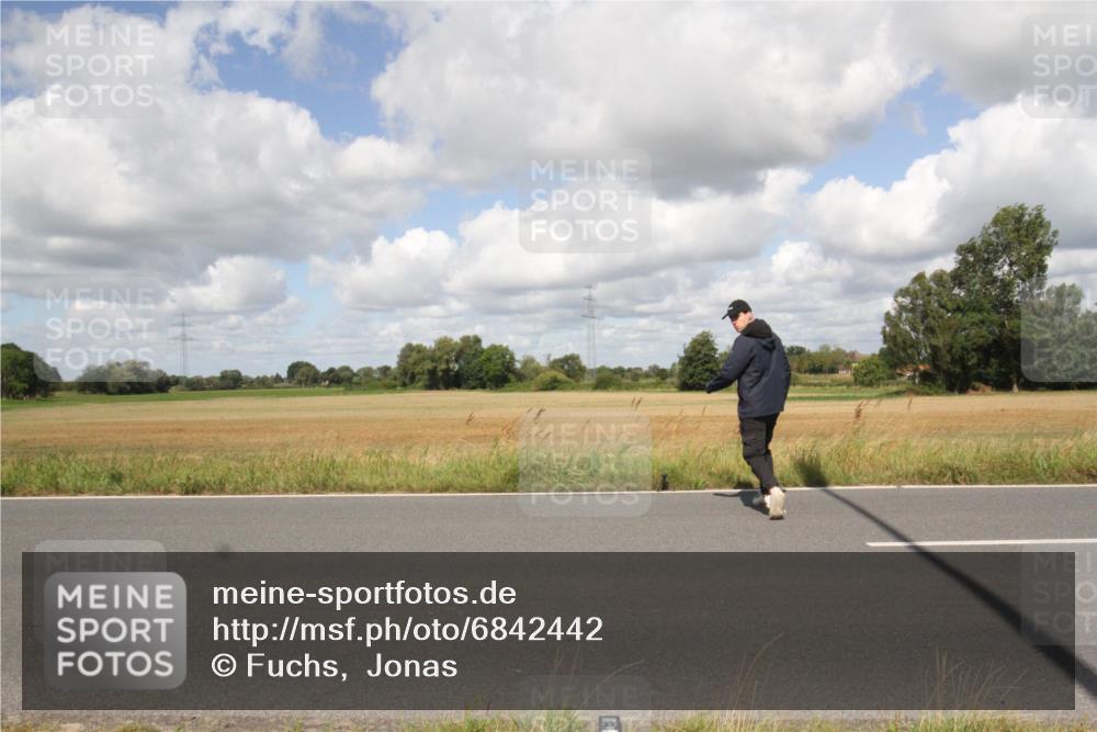 25.08.2024 - Elbe Triathlon Hamburg Fuchs,  Jonas http://msf.ph/oto/6842442 25.08.2024 11:47:40 Radfahren  meine-sportfotos.de