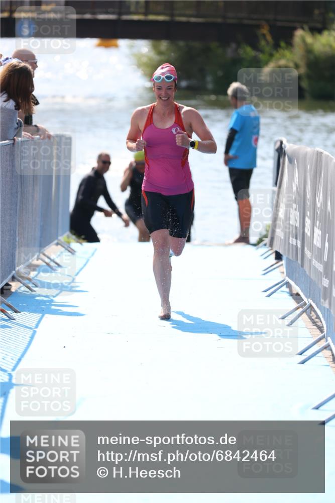 25.08.2024 - Elbe Triathlon Hamburg H.Heesch http://msf.ph/oto/6842464 25.08.2024 14:37:31 Schwimmen  meine-sportfotos.de