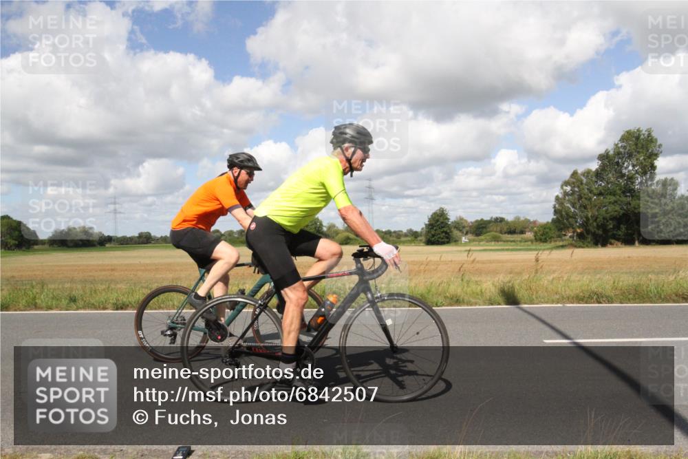 25.08.2024 - Elbe Triathlon Hamburg Fuchs,  Jonas http://msf.ph/oto/6842507 25.08.2024 11:48:00 Radfahren  meine-sportfotos.de