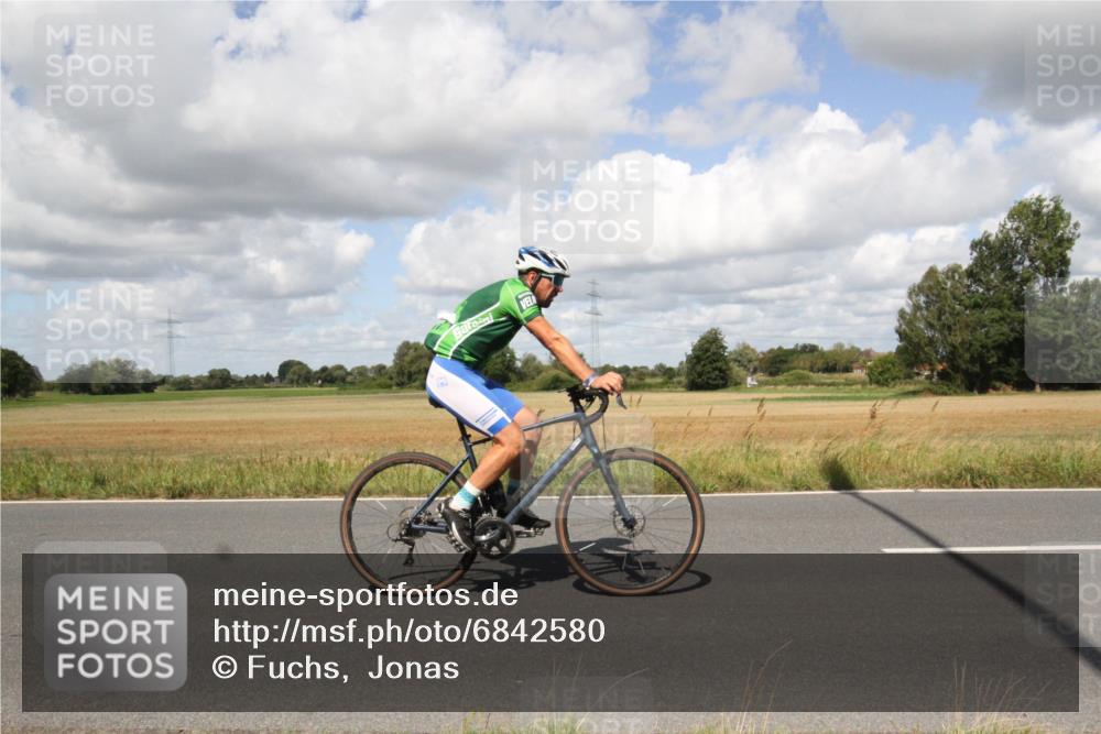 25.08.2024 - Elbe Triathlon Hamburg Fuchs,  Jonas http://msf.ph/oto/6842580 25.08.2024 11:50:27 Radfahren  meine-sportfotos.de