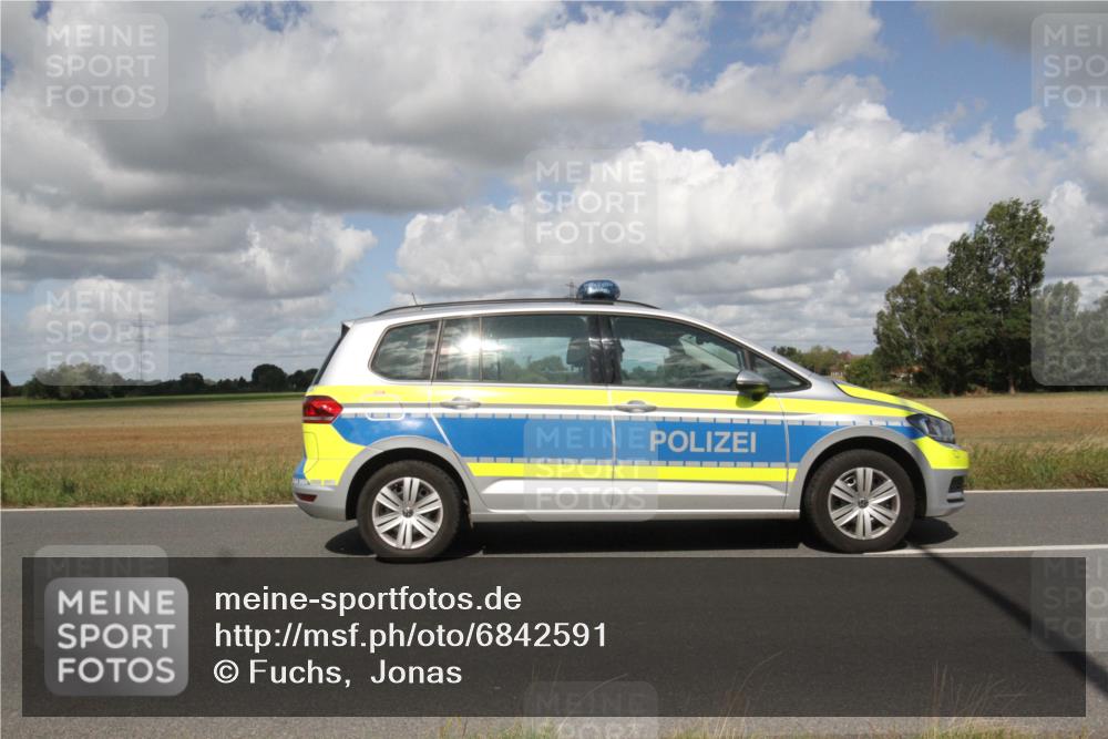 25.08.2024 - Elbe Triathlon Hamburg Fuchs,  Jonas http://msf.ph/oto/6842591 25.08.2024 11:51:03 Radfahren  meine-sportfotos.de