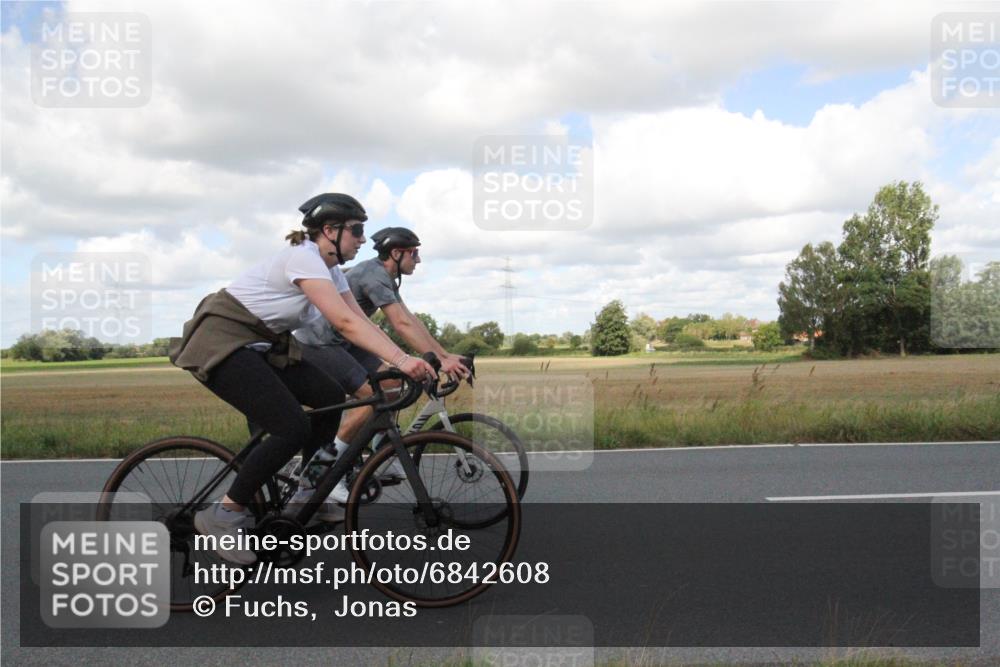 25.08.2024 - Elbe Triathlon Hamburg Fuchs,  Jonas http://msf.ph/oto/6842608 25.08.2024 11:52:43 Radfahren  meine-sportfotos.de