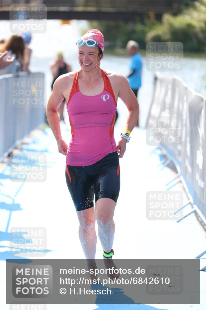 25.08.2024 - Elbe Triathlon Hamburg H.Heesch http://msf.ph/oto/6842610 25.08.2024 14:37:34 Schwimmen  meine-sportfotos.de