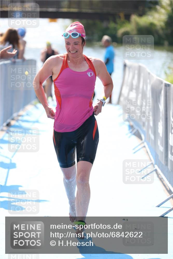 25.08.2024 - Elbe Triathlon Hamburg H.Heesch http://msf.ph/oto/6842622 25.08.2024 14:37:34 Schwimmen  meine-sportfotos.de
