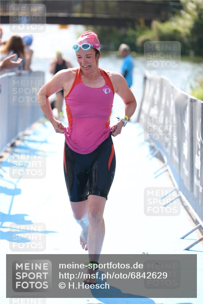 25.08.2024 - Elbe Triathlon Hamburg H.Heesch http://msf.ph/oto/6842629 25.08.2024 14:37:34 Schwimmen  meine-sportfotos.de