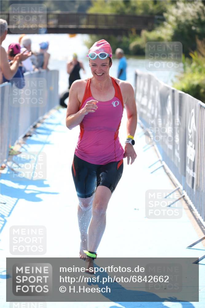 25.08.2024 - Elbe Triathlon Hamburg H.Heesch http://msf.ph/oto/6842662 25.08.2024 14:37:34 Schwimmen  meine-sportfotos.de