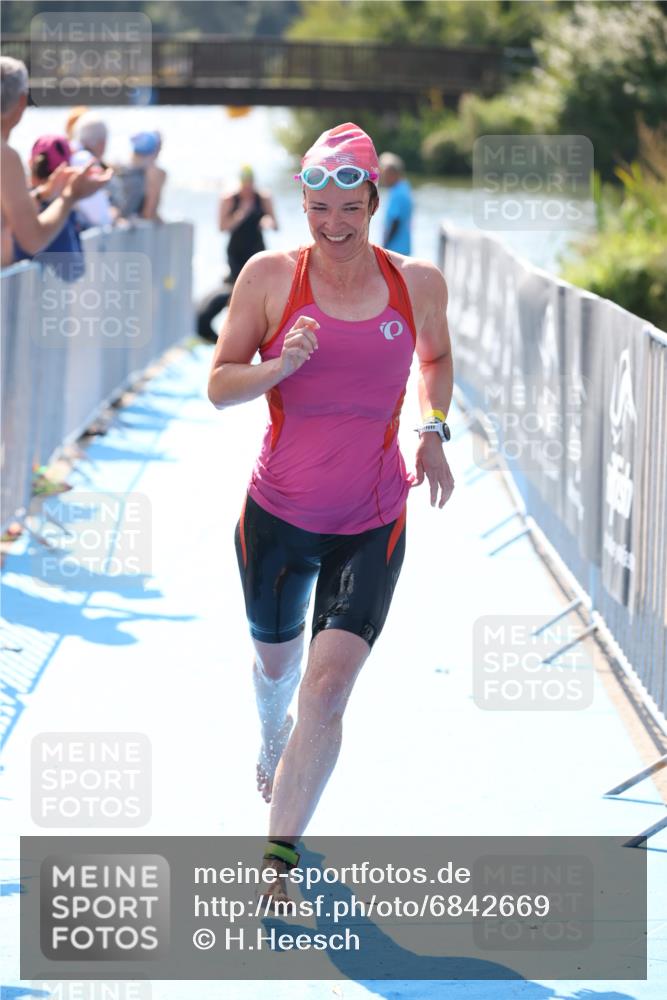 25.08.2024 - Elbe Triathlon Hamburg H.Heesch http://msf.ph/oto/6842669 25.08.2024 14:37:34 Schwimmen  meine-sportfotos.de